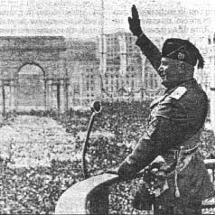 Mussolini a P. Venezia